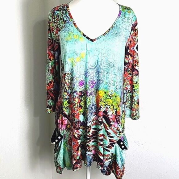 Mesmerize Colorful Tunic Top with Big Pockets on the Sides, Size Medium - Picture 1 of 9